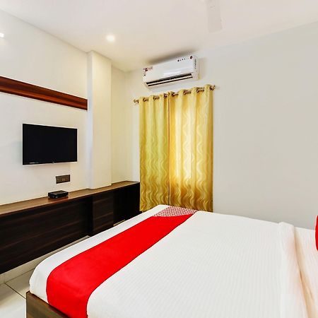 Oyo 29131 Hotel Mn Grand Shamshabad Exterior foto