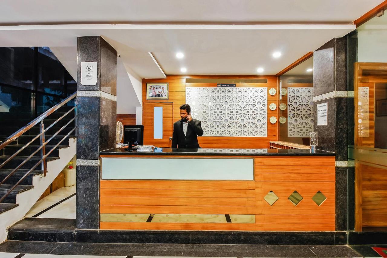 Oyo 29131 Hotel Mn Grand Shamshabad Exterior foto