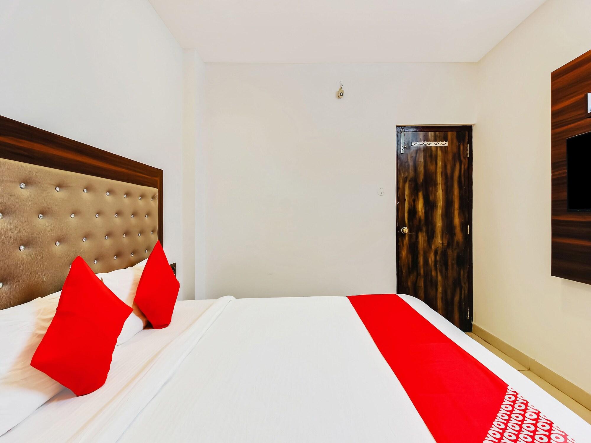 Oyo 29131 Hotel Mn Grand Shamshabad Exterior foto