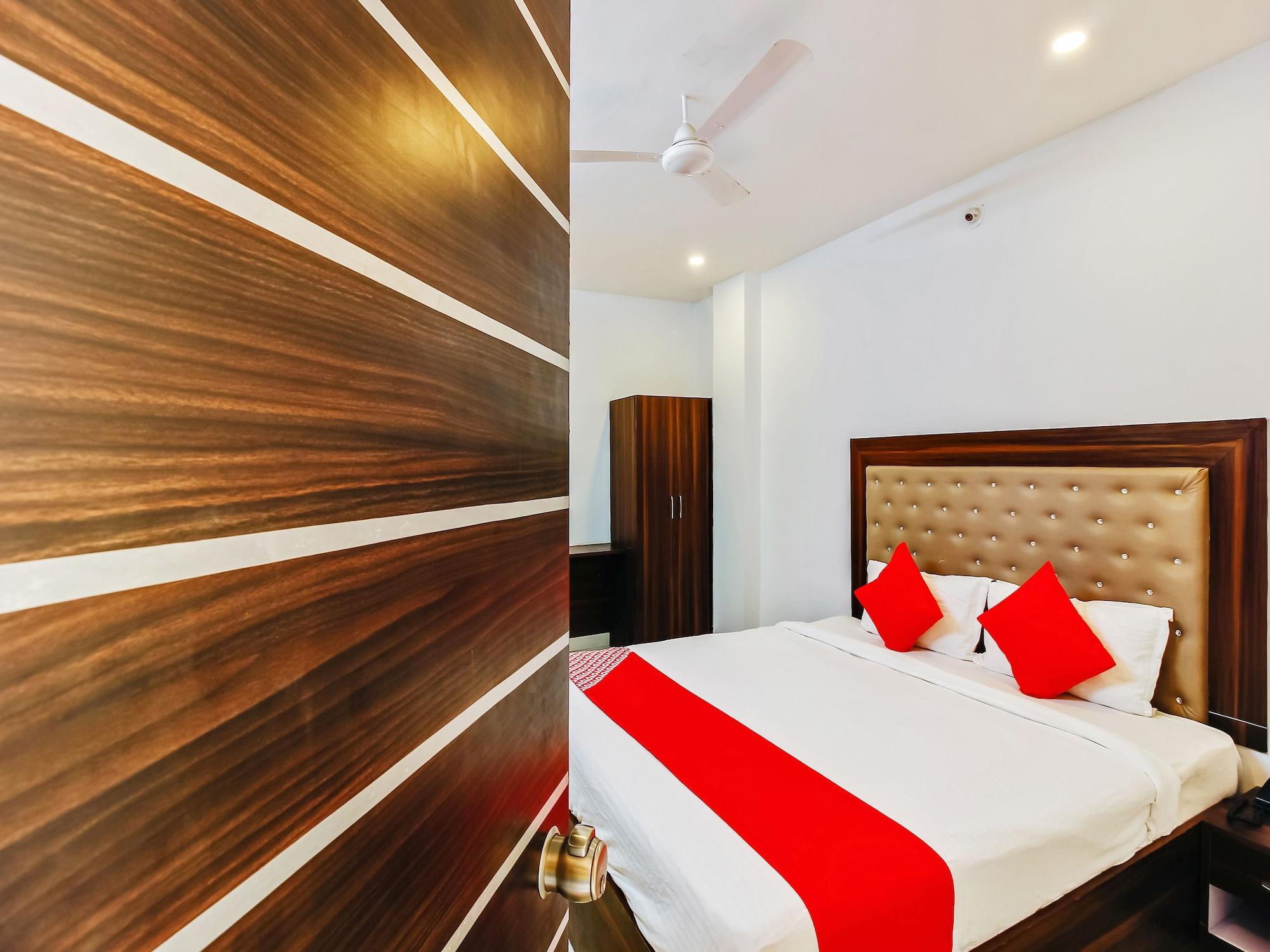 Oyo 29131 Hotel Mn Grand Shamshabad Exterior foto
