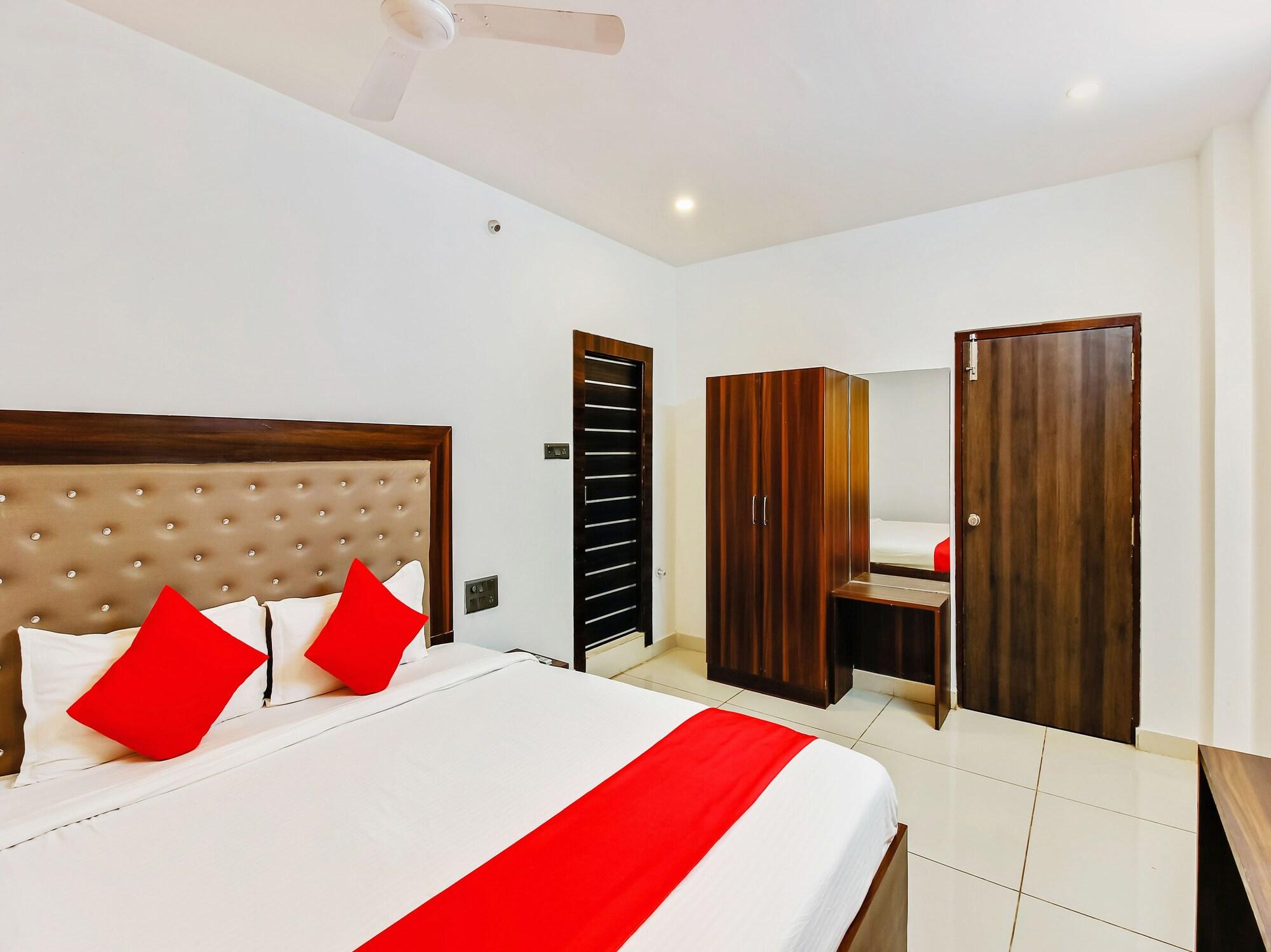 Oyo 29131 Hotel Mn Grand Shamshabad Exterior foto