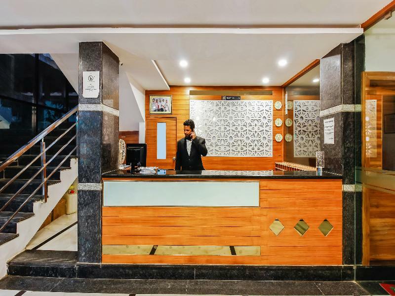 Oyo 29131 Hotel Mn Grand Shamshabad Exterior foto